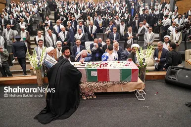 گزارش تصویری | بدرقه پیکر شهید گمنام دفاع مقدس در همایش سالیانه بسیجیان در مشهد