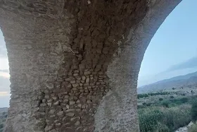 آسیب مرمت&zwnj;های غیرحرفه&zwnj;ای به پل ساسانی
