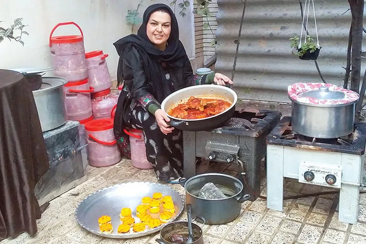 غذا، حرف اول را می‌زند