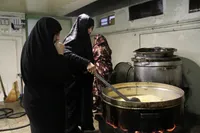 آیا بانوان برای نذر کردن و برپایی مراسم عزاداری اهل بیت (ع) باید از شوهر خود اجازه بگیرند؟ | فتوای مراجع تقلید پاسخ می‌دهد
