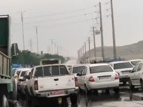 ترافیک جاده&zwnj;های مشهد سنگین و پرحجم است