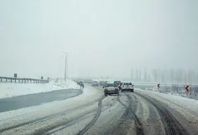 بارش برف و کولاک در برخی از جاده&zwnj;های خراسان رضوی (۱۴ دی ۱۴۰۳)