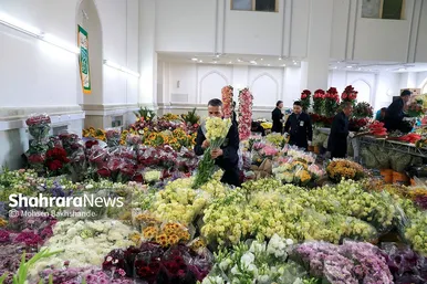 گل آرایی حرم مطهر رضوی در آستانه میلاد امام رضا (ع)