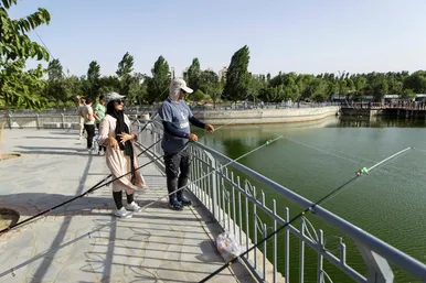 جشنواره ماهیگیری در رود پارک مشهد