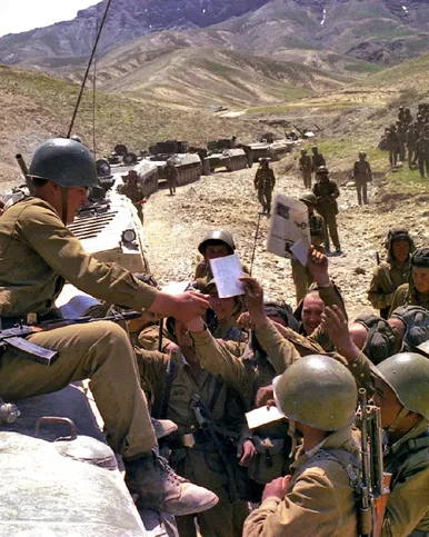 عکس‌هایی از خروج شوروی از افغانستان در ۳۶ سال پیش