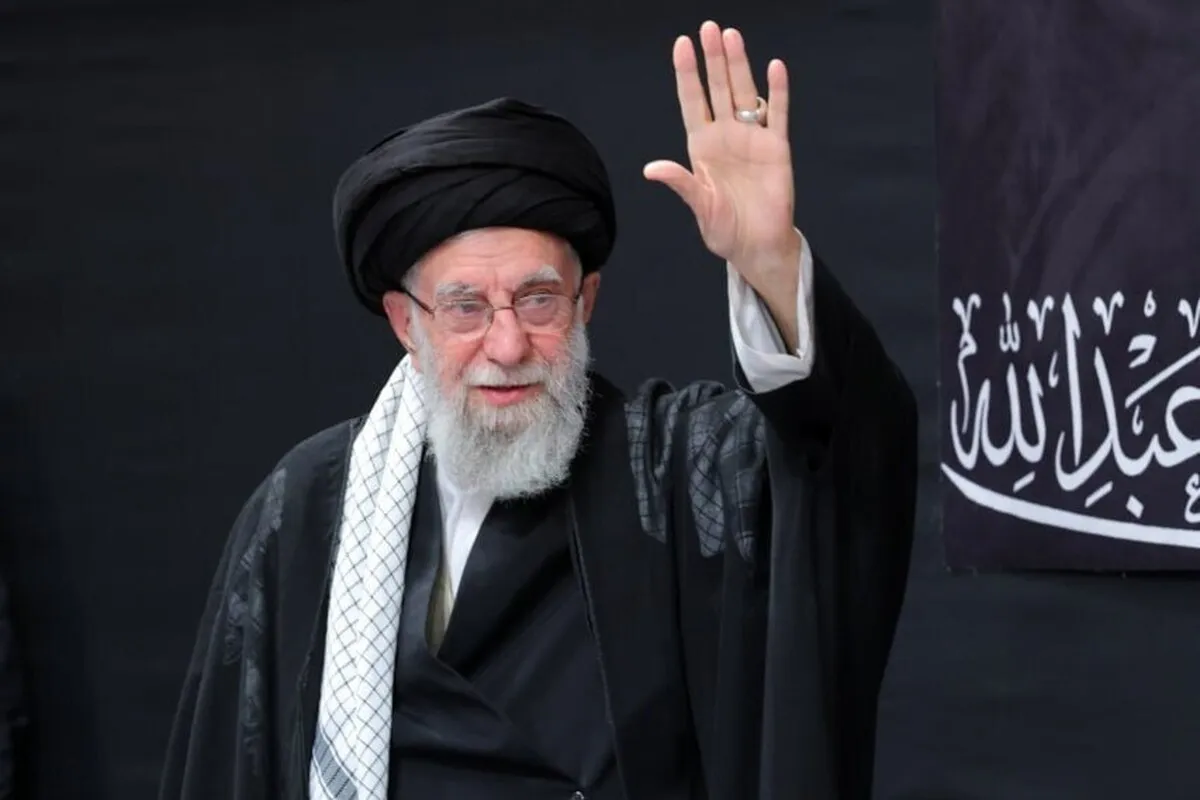 « ای ایران بخوان» برروی دیوارنگاره میدان انقلاب تهران + عکس