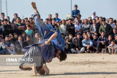 مسابقات کشتی سنتی افغانستانی‌ها به مناسبت نوروز در قم