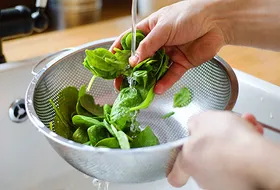 منابع غذایی ویتامین K و فواید آن