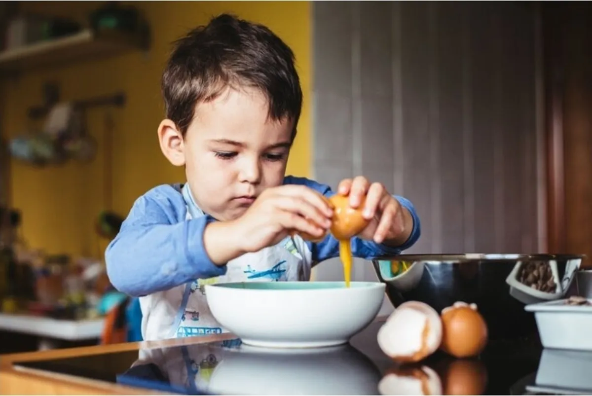 آشپزی کودکان در فصل تابستان، فرصتی برای خلاقیت و یادگیری مهارت‌های جدید در کنار خانواده