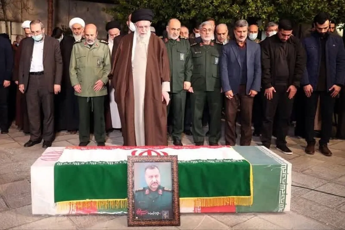 اقامه نماز رهبر معظم انقلاب بر پیکر مطهر سردار شهید سیدرضی موسوی + عکس و فیلم