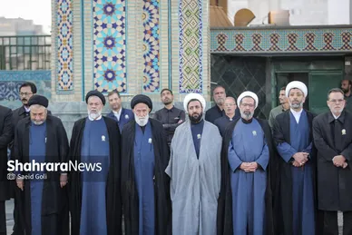 گزارش تصویری | آیین سنتی تعویض پوش ضریح مطهر امام رضا (ع)