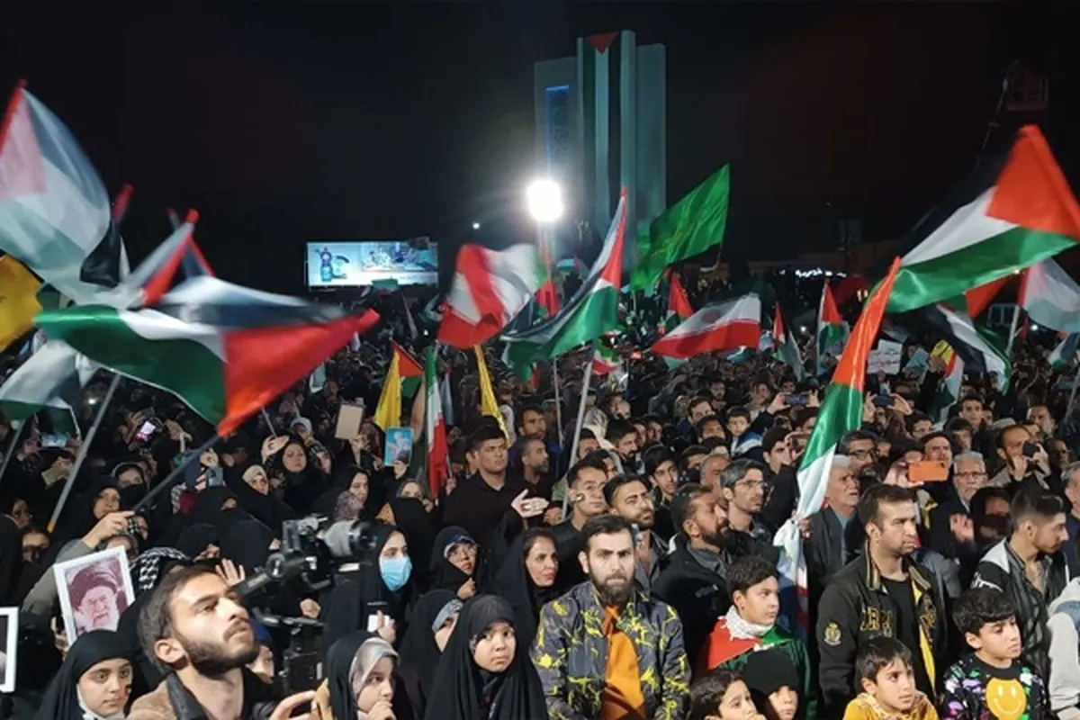 ای قدس، تو تنها نیستی، ما با تو هستیم | گزارشی از خروش مشهدی‌ها در محکومیت جنایات اخیر صهیونیست‎ها در غزه + فیلم