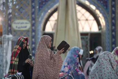 آیین معنوی اعتکاف در حرم امام رضا (ع)