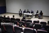«در آغوش ایران» فرصتی برای اکران تولیدات سینمایی | نشست صمیمانه فیلم‌سازان جوان مشهدی با منیر قیدی، کارگردان سینما + فیلم