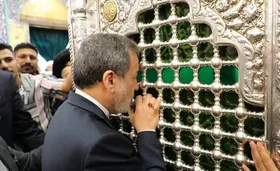 عراقچی پس از ورود به قم، به زیارت حضرت معصومه(س) رفت