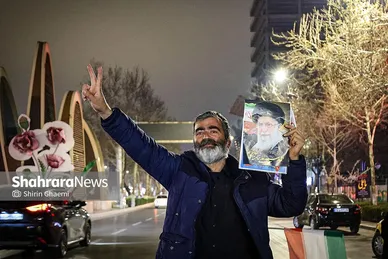 گزارش تصویری | واکنش مردم مشهد به خبر انتخاب آیت‌الله سیدمجتبی خامنه‌ای به عنوان سومین رهبر انقلاب اسلامی ایران - ۲