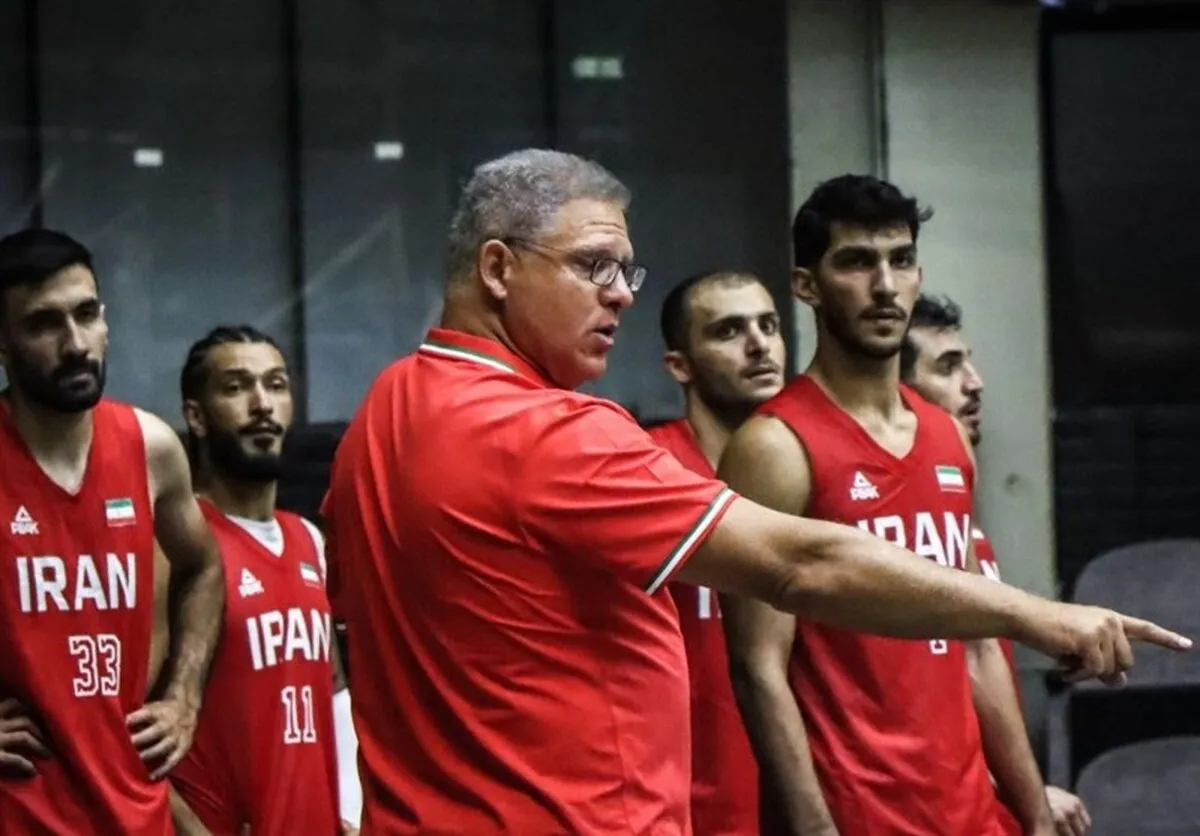 سرمربی خارجی تیم‌ملی بسکتبال به تهران رسید؛ آغاز ماموریت جدید مانولوپولوس