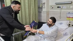 فایتر ایرانی در کنار مجروحان جنگی