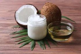 ۸ روغن گیاهی که به درمان شوره سر کمک می&zwnj;کند