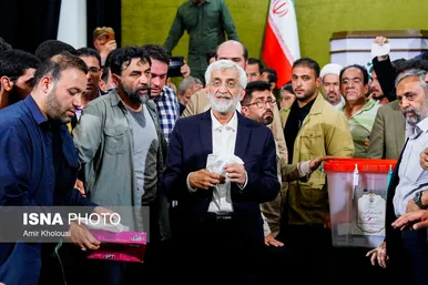 عکس‌هایی از پزشکیان و جلیلی پای صندوق رای در مرحله دوم انتخابات