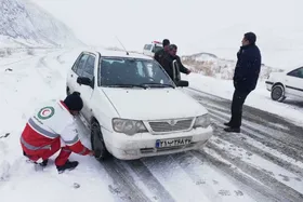 سخنگوی سازمان مدیریت بحران کشور خبر داد: کمک&zwnj;رسانی به ۱۰۰۴ خودرو گرفتار در برف