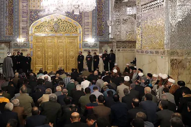 غبارروبی مضجع منور امام رضا(ع)