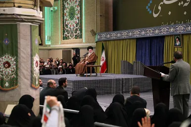 گزارش تصویری | دیدار مداحان و شاعران اهل‌بیت‌(ع) با رهبر معظم انقلاب (۲ دی ۱۴۰۳)
