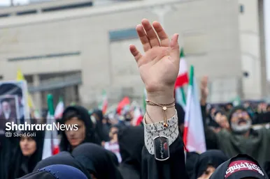 گزارش تصویری | حضور پرشور و باشکوه مردم برای بیعت با سومین رهبر انقلاب اسلامی در میدان شهدا مشهد