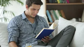 اینفوگرافی| فواید کتاب خوانی چیست؟