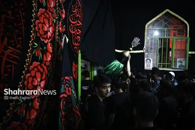 گزارش تصویری | مراسم علم کشیِ مهاجران افغانستانی در گلشهر مشهد