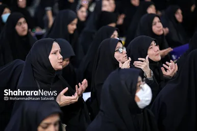 مراسم احیاء شب ۱۹ ماه رمضان در حرم مطهر رضوی