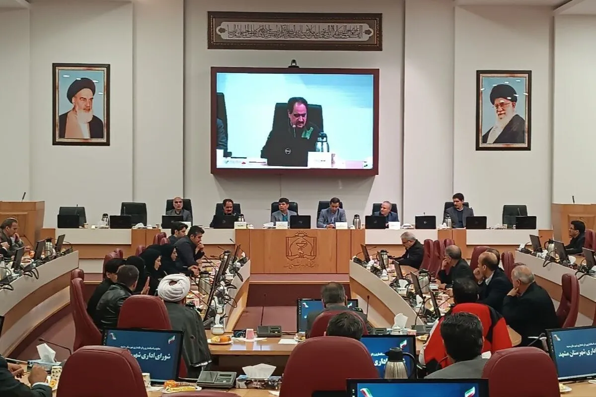 رئیس دانشگاه علوم پزشکی مشهد: پرداخت مطالبات پزشکان و پرستاران تا ۶ ماه عقب افتاده است | ۴.۵ همت مطالبه از بیمه‌ها