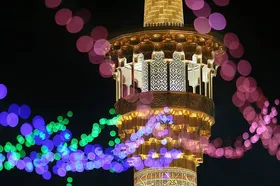 آذین&zwnj;بندی و چراغانی گسترده حرم مطهر امام&zwnj;رضا(ع) به&zwnj;مناسبت دهه کرامت ۱۴۰۴