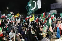 همبستگی بین‌المللی در مقابل استکبار | حضور پاکستانی‌ها در اجتماع شبانه مردم مشهد + فیلم (۲۷ فروردین ۱۴۰۵)