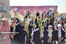 اجرای &laquo;سلام فرمانده&raquo; با حضور دختران مشهدی + فیلم