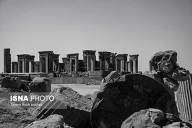 عکس&zwnj;های سیاه سفید از تخت جمشید