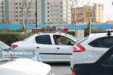 حضور زائران نوروزی در خیابانهای اطراف حرم مطهر رضوی