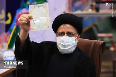 تصاویری از لحظه ثبت نام رئیس جمهور شهید در انتخابات ریاست جمهوری ۱۴۰۰