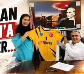 عضو تیم والیبال نشسته بانوان خراسان&zwnj;رضوی با تیمی در ترکیه قرارداد بست