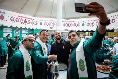 عرض ارادت قهرمانان ورزش ایران در بارگاه منور رضوی