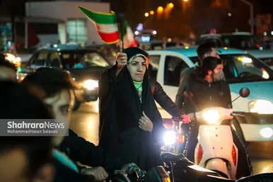 شادی مردم مشهد بعد از برد تیم ملی ایران