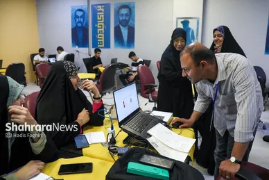 گزارش تصویری | رویداد تولید پوستر و اکران شهری «برای خدمت»