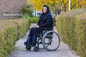 زنی که ایستادن را از روی ویلچر آموخت