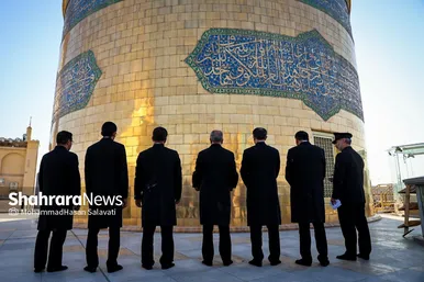گزارش تصویری | آیین تعویض پرچم گنبد منور رضوی بعد از ۶۳ روز عزای ماه محرم و صفر