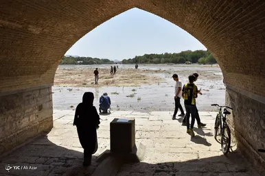 جاری شدن آب در زاینده رود