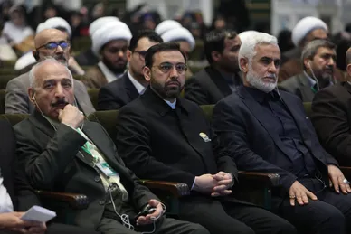 عکس‌هایی از شهید مالک رحمتی در حرم امام‌رضا(ع)