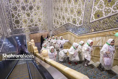 گزارش تصویری | ضیافت افطار دختران روزه اولی در حرم مطهر امام رضا(ع)