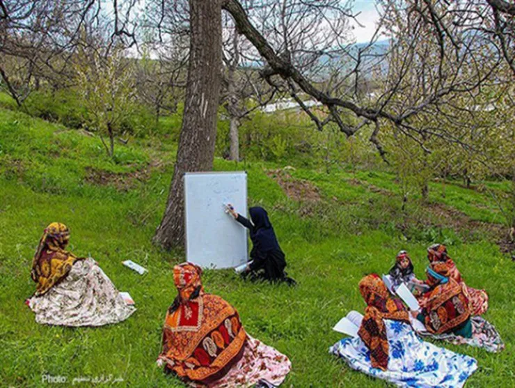 تهیه محتوای الکترونیکی برای دانش آموزان مناطق محروم