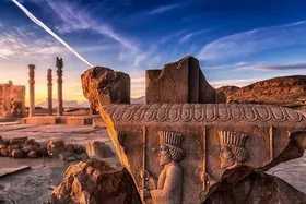 مدیرکل میراث فرهنگی فارس: هیچ قطعه سنگی از تخت&zwnj;جمشید جدا نشده است + فیلم
