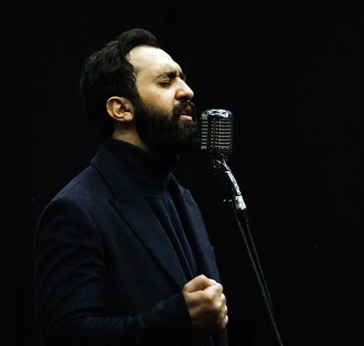 شعر خواندن مهدی يراحی بر سر مزار «آزاده نامداری» + فیلم